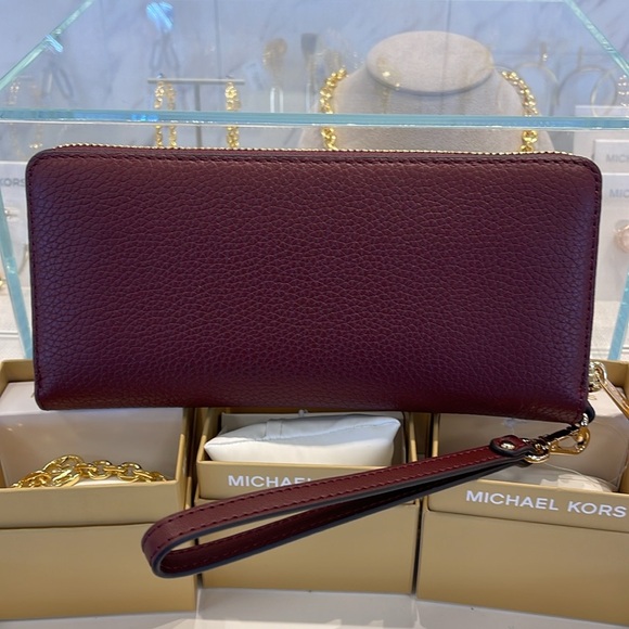 MICHAEL KORS
Leather Continental Wristlet Phone Case Wallet 
Oxblood 
NWT 
M - Picture 5 of 16
